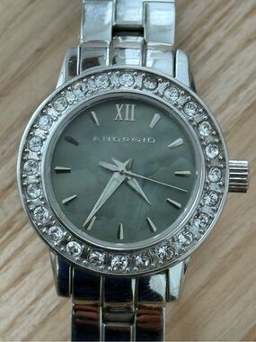 Android USA Rare Ladies Watch Crystals Green Pearlescent Dial Stainless Bracelet